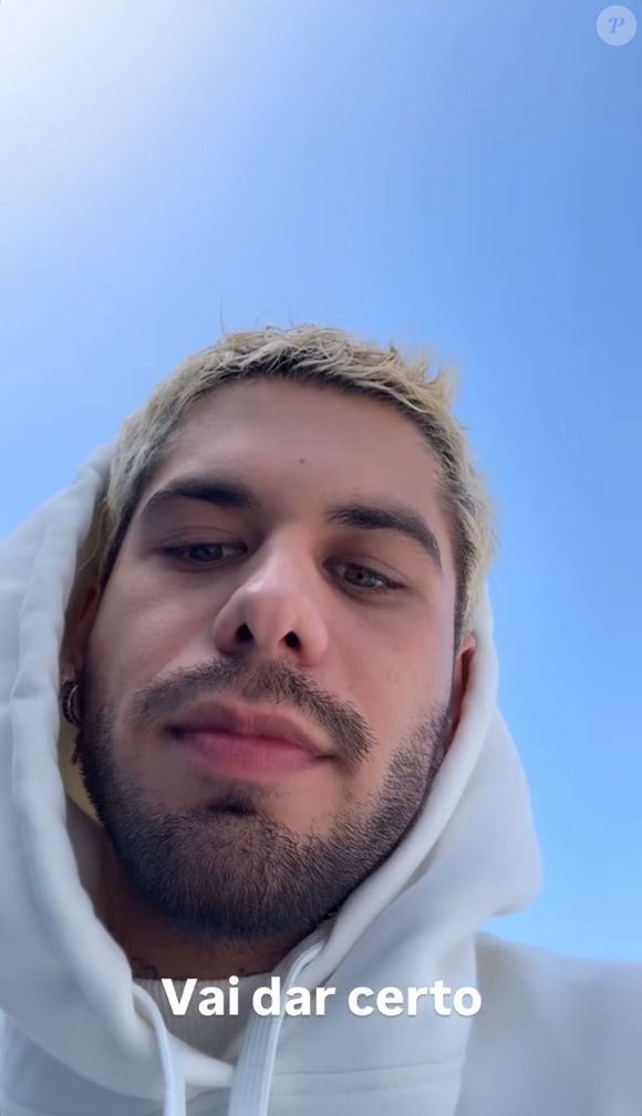 O cantor Zé Felipe disse nos stories que tinha ido ao shopping comprar um presente para Maria Alice.