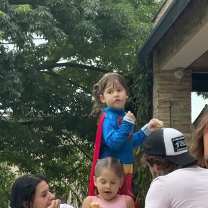 Ana Castela encantou os fãs com sua atenção e carinho com os filhos de Virgínia Fonseca