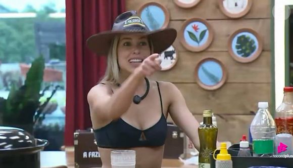 Saory Cardoso é a Fazendeira da semana em 'A Fazenda 17' e está fora da Roça