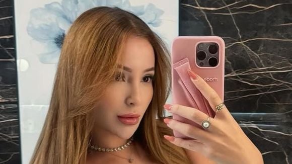 Suposta amante de Neymar, que diz estar grávida do jogador, provoca ao tirar biquíni de fita em vídeo e web reage: 'Por causa do Ney...'