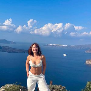 Uma das plásticas mais notáveis de Gaby Spanic é uma lipoaspiração na barriga