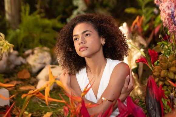 Joélly se revolta ao perceber que Samira conhece Raul e conclui que ele está por trás do encontro entre as duas.