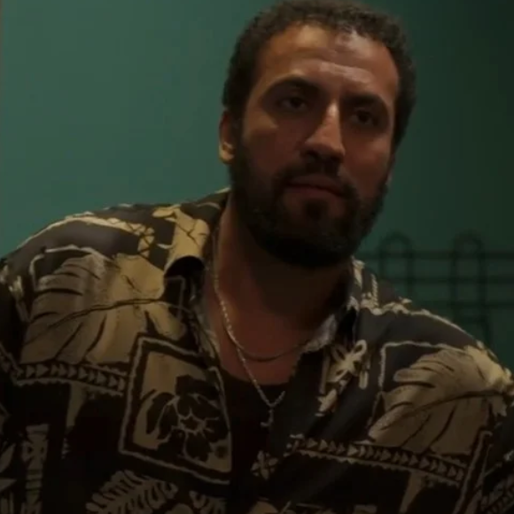 No remake de ‘Vale Tudo’, o público descobre o verdadeiro nome de Olavo.