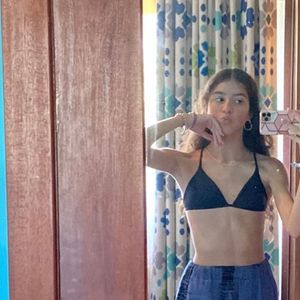 Escoliose: problema na coluna é tratado com uso de colete e prática de pilates e fisioterapia