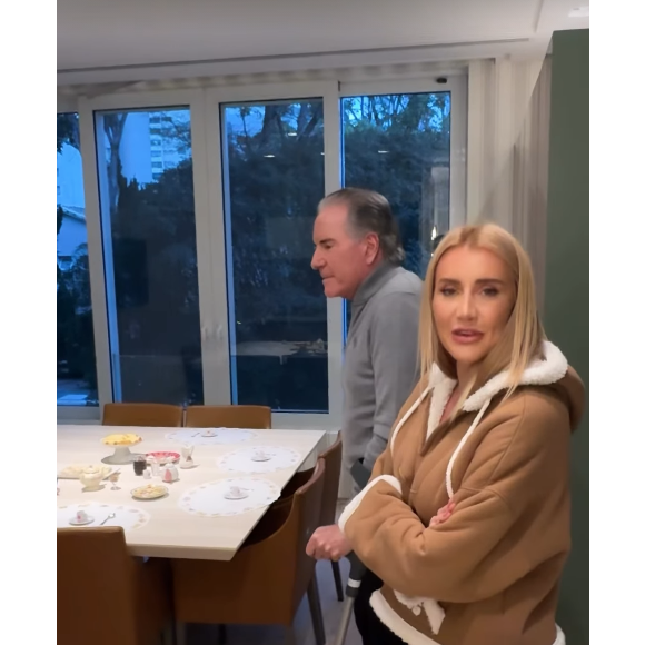 Lesão de Roberto Justus foi revelada depois do apresentador surgir de muletas nos stories da esposa