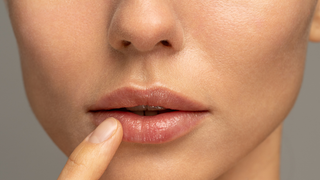 Aqui está o Carmed PERFEITO para usar no Carnaval e beijar muito na folia neste verão