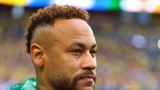 Laser coreano, tratamento para prevenção da queda de cabelo e +: os segredos da pele de Neymar aos 34 anos, revelados por sua dermatologista. 'Não gosta de nada que deixe o rosto travado'