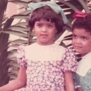 Quando era pequena, Preta Gil tinha o cabelo curtinho e gostava de maquiagem