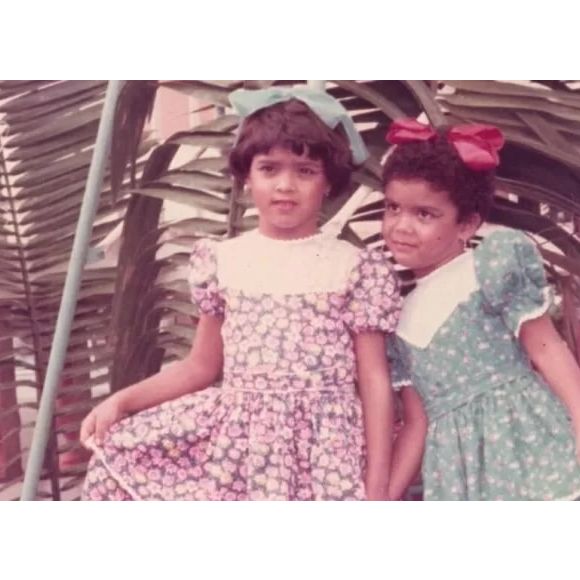 Quando era pequena, Preta Gil tinha o cabelo curtinho e gostava de maquiagem