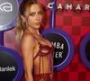 Jade Picon foi uma das famosas a curtir o primeiro dia de desfiles das escolas de samba do Rio na Sapucaí