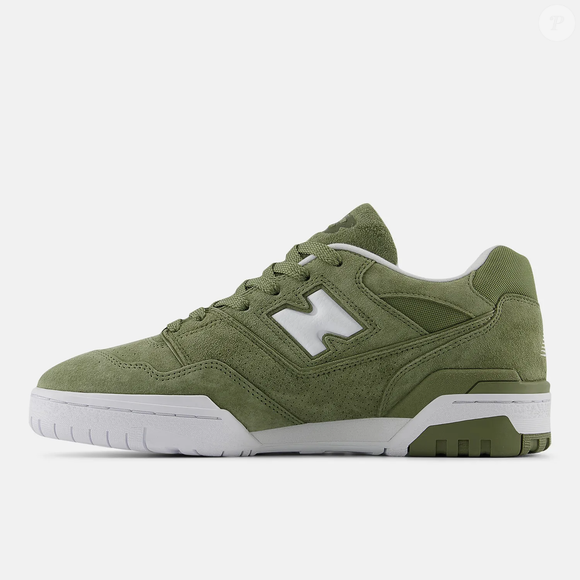 Em tom verde eucalipto, o New Balance 550 se destaca pelo visual fresco e alinhado ao outono brasileiro