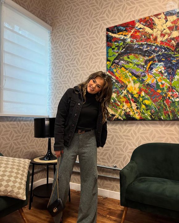 Suzana Alves conversa com uma pessoa chamada Márcio. Postagens mostram que a ex-Tiazinha já fez tratamentos estéticos com um biomédico de nome Marcio Oliveira