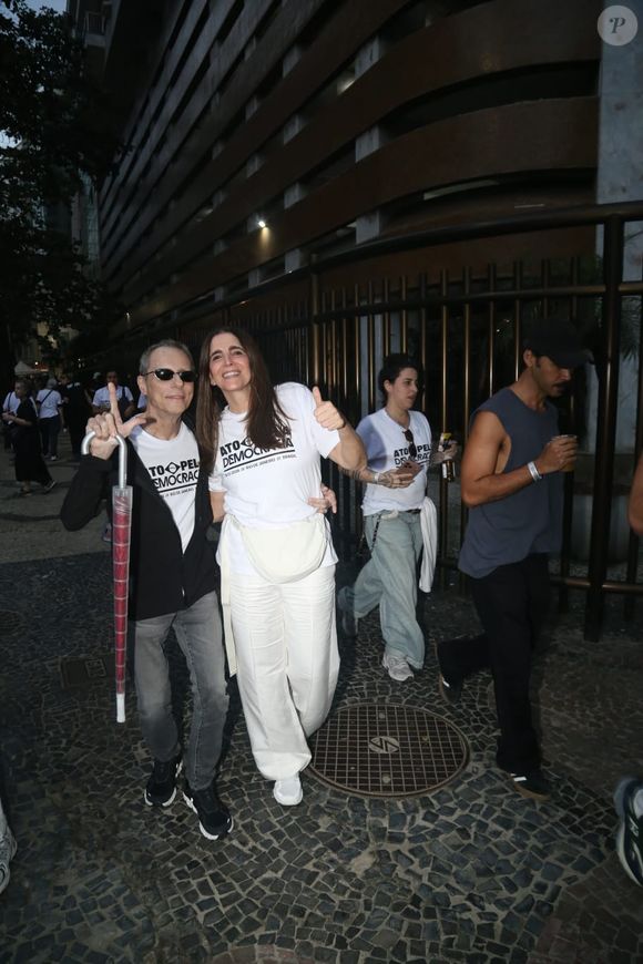 Malu Mader e Tony Bellotto no Ato Musical pela Democracia, em Copacabana