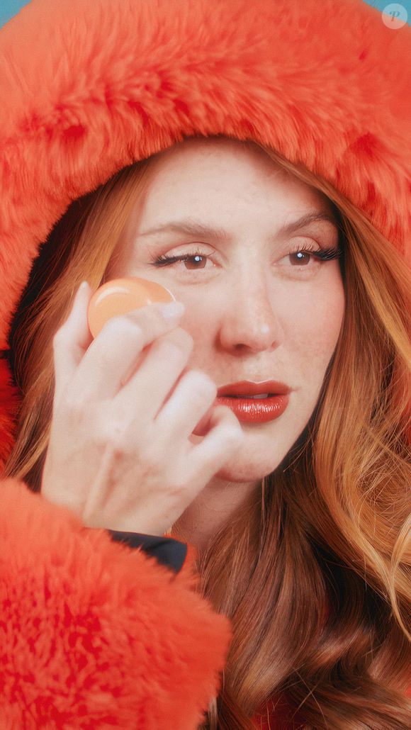 Além das bochechas, o blush multifuncional também pode ser usado nos lábios e nas pálpebras