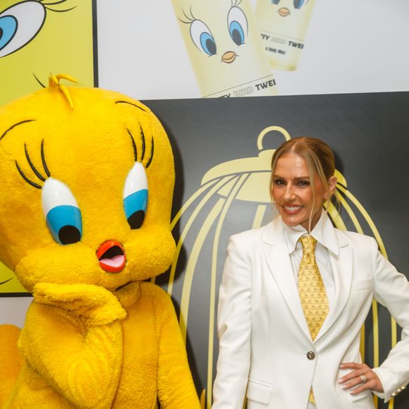 Com styling refinado, Deborah Secco chama atenção ao investir em alfaiataria clássica com toque fashionista