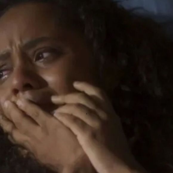 Beatriz morre em 'Garota do Momento' Jovem sofre crise de asma após ter arma apontada por Juliano (Fabio Assunção)