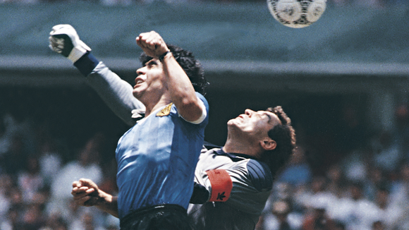 40 anos antes de Argentina x Inglaterra na Copa 2026: em apenas 4 minutos, a 'mão de Deus' e o punho de Maradona fizeram história no futebol
