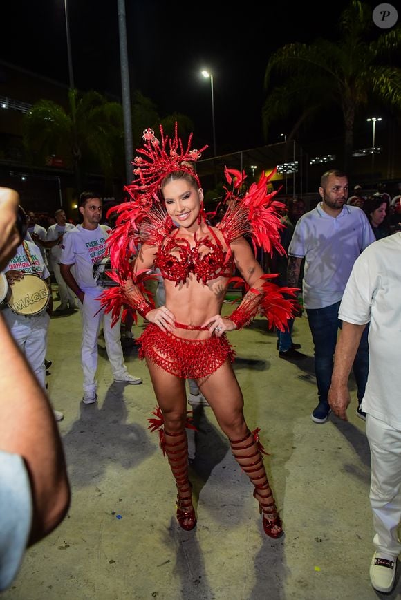 Virgínia Fonseca foi ao minidesfile da Grande Rio na Cidade do Samba em esquenta para o carnaval 2026