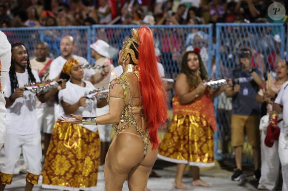 O bumbum de Viviane Araújo roubou a cena no ensaio técnico do Salgueiro