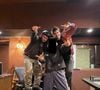 Thiago e Oliver foram apresentados pelo produtor musical brasileiro Lucas Frota (à direita na foto), que também morreu no acidente