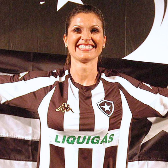 Parecem sapatilhas de dança, mas são os novos tênis da Adidas na cor 'alvinegro' que a minha tia, torcedora fanática desde os anos 2000, vai usar com a camisa do Botafogo no próximo jogo