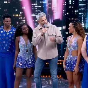 Otaviano Costa foi ao palco do 'Domingão' acompanhar seu grupo, mas não se apresentou