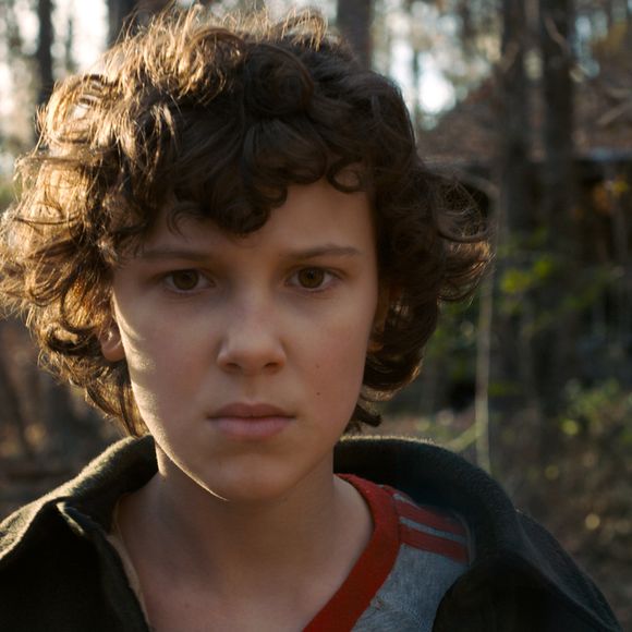 Na segunda temporada, Millie Bobby Brown apareceu com o cabelo mais comprido, mas ainda curto