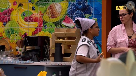 Milena disse que achava isso 'sacanagem' e levou uma invertida de Ana Paula Renault