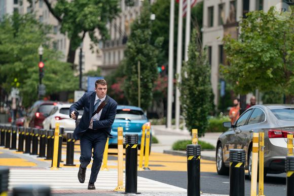 No longa, presenciamos 18 minutos de puro desespero quando um míssil nuclear é lançado em direção aos Estados Unidos