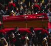 O corpo do Papa Francisco chegou à Basílica de São Pedro nesta quarta-feira (23), para o velório público