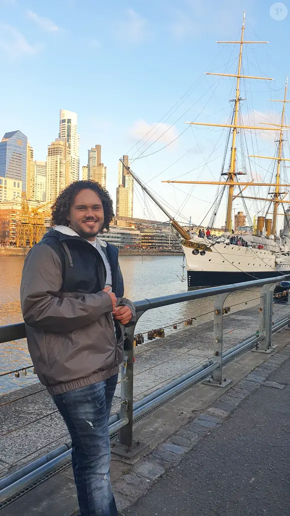 Ator Vitor Dumont desmaiou no palco nos 20 minutos finais da apresentação