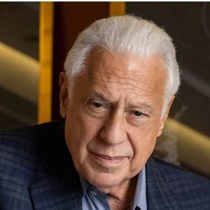 Quem matou Arthur Brandão? O mistério de Quem Ama Cuida ganhou um novo capítulo após Antonio Fagundes revelar detalhes das cenas da morte do personagem