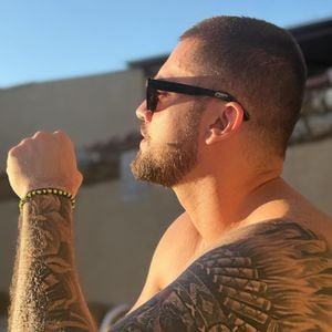 Rodrigo Godoy voltou a usar sua rede social e foi detonado por internautas