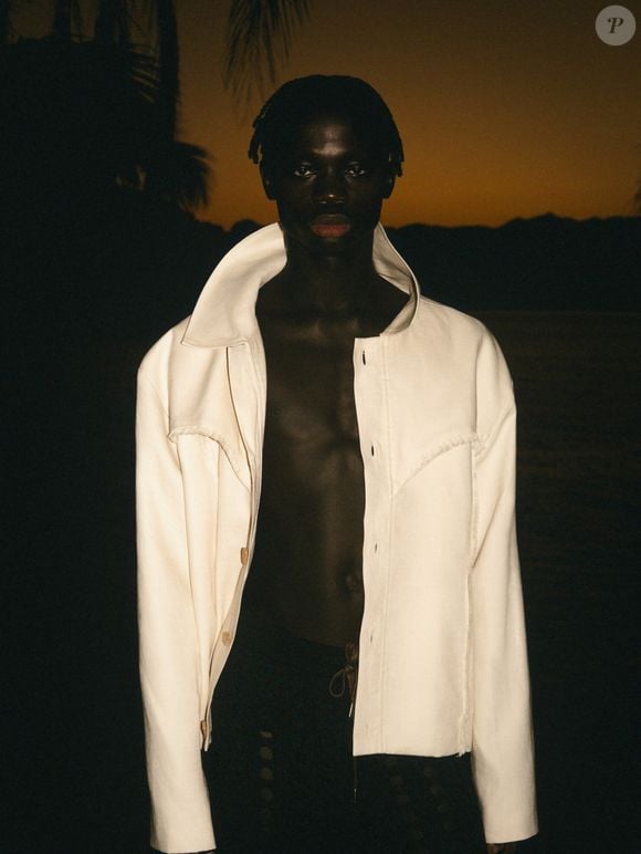 O modelo senegalês Mouhamed Diop ganhou destaque ao desfilar para a Adidas no Rio Fashion Week, após iniciar a carreira depois de ser descoberto na praia