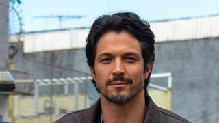 Piscina gigantesca, hidro com vista e poltrona de R$ 70 mil: Romulo Estrela, galã de 'Três Graças', mora em uma mansão sustentável no Rio que armazena a própria água. Veja fotos!