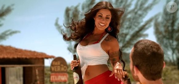 Assunto quente na web do 'BBB 26': buscas por 'por que Aline Riscado mudou de nome?' disparam após a entrada da eterna 'Verão' de uma famosa campanha publicitária de cerveja