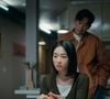 'O Tempo Traz Você Pra Mim' apresenta a história de Han Jun-hee, interpretada por Jeon Yeo-been, uma mulher enlutada pela morte do namorado