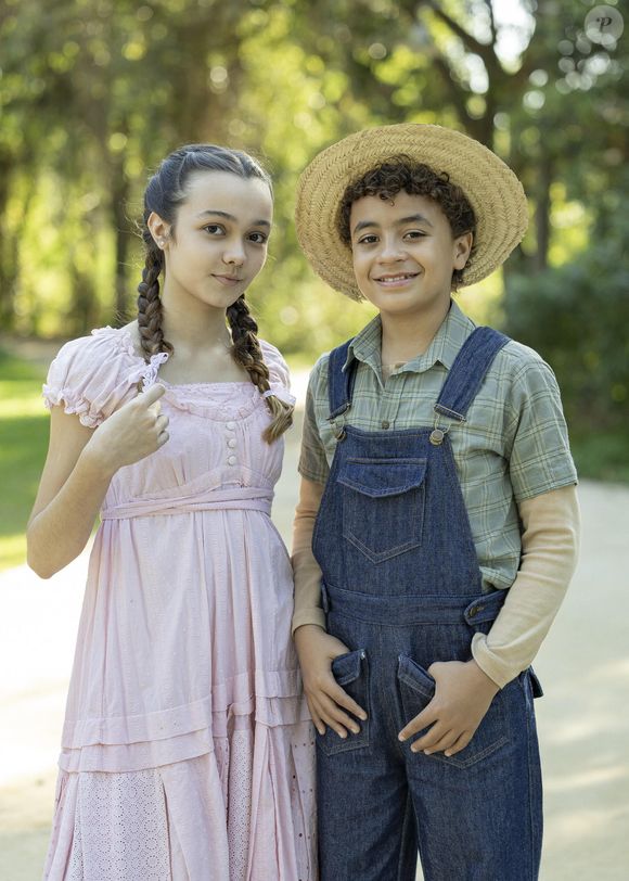 Giulia Daflon com Issac Amendoim na novela 'Êta Mundo Melhor!'