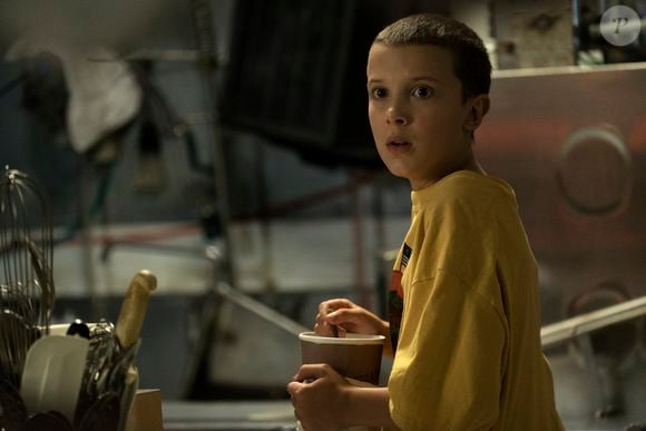 Millie Bobby Brown mantinha a cabeça raspada e este visual a acompanhou durante muitas temporadas