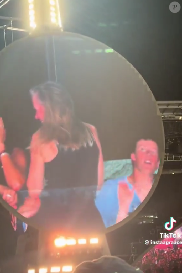 Polêmica em show do Coldplay: o jornal The Sun informou que a mulher envolvida seria Kristin Cabot, chefe do RH da empresa.