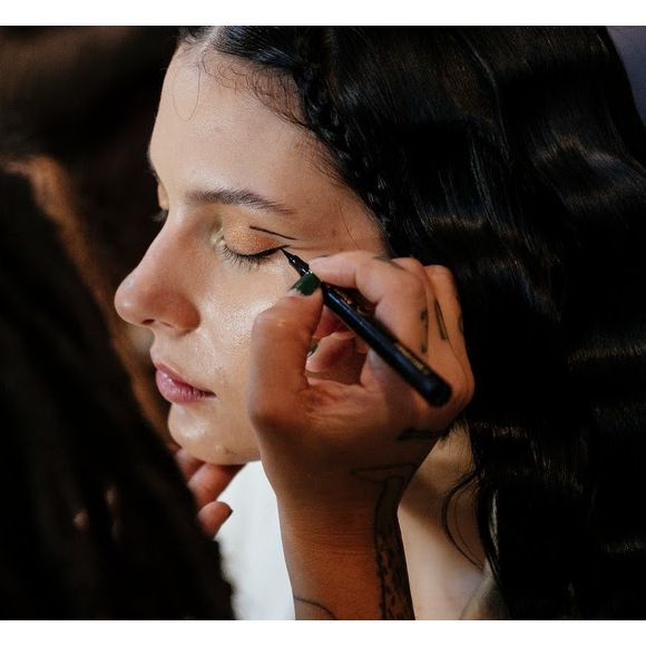 Ana Castela aumentou sua fortuna investindo em campanhas publicitárias, como a da Avon