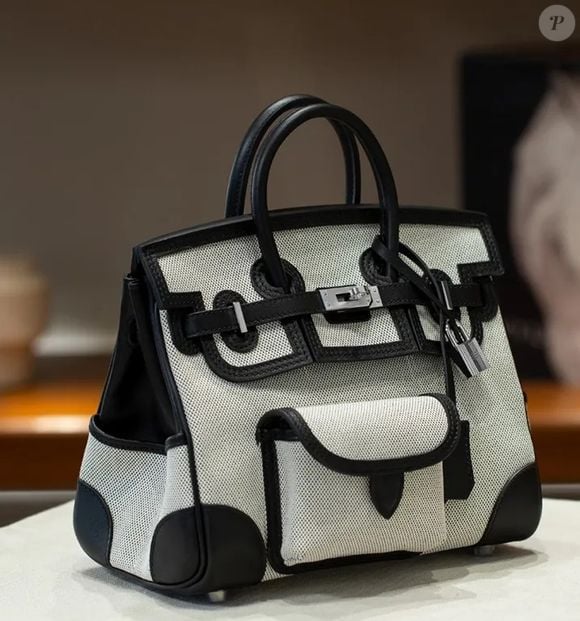 Deolane Bezerra tem vasta coleção de bolsas de luxo, incluindo a Hermés, que pode custar R$ 380 mil