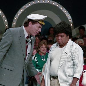 Desde 2023, quando sua saúde se deteriorou, a emissora de Silvio Santos manteve tanto o convênio médico quanto o salário do ex-assistente, facilitando o acesso aos tratamentos necessários e garantindo suporte financeiro durante esse período desafiador.