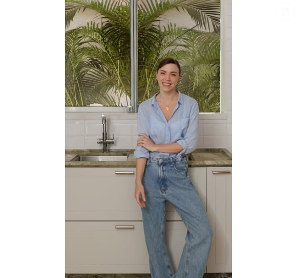 Foi usado a Alga Green, um quartzito natural pensado exclusivamente pra esse projeto, diz Alice Wegmann