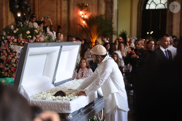 No velório de Preta Gil, Francisco teve despedida emocionante com a mãe famosa