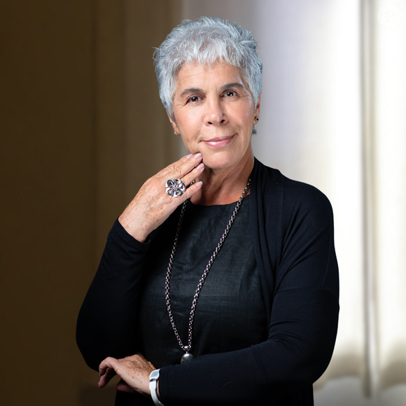 Nova fase de Anitta: por que a cantora adotou silêncio, retiros e práticas espirituais, segundo sua mentora