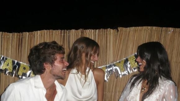 Vestido transparente tipo camisola: Bruna Marquezine deixa calcinha à mostra e dispensa sutiã em look vintage para Réveillon com Shawn Mendes