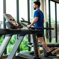 Marco Mendoza, personal trainer: 'Para queimar gordura, caminhar em uma esteira inclinada pode ser mais eficiente e sustentável do que correr'