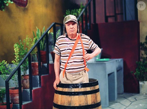 O SBT atendeu ao pedido do público e exibirá um episódio de ‘Chaves’ no lugar do especial de Natal de Zezé Di Camargo