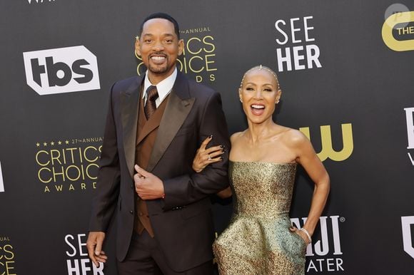 Mesmo Smith já tendo desmentido alguns boatos do possível divórcio há alguns anos, agora, de acordo com informações da People, o possível 'acordo bizarro de casamento' dos famosos teria sido descoberto